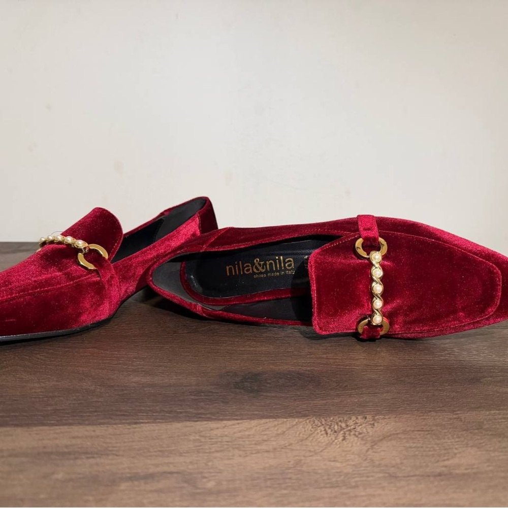 Elegant Red Velvet Loafers - Picture 2 of 3